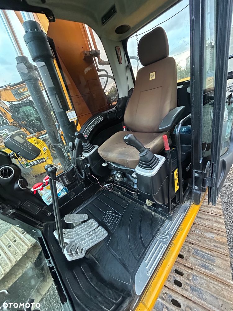 JCB JS220 - 22