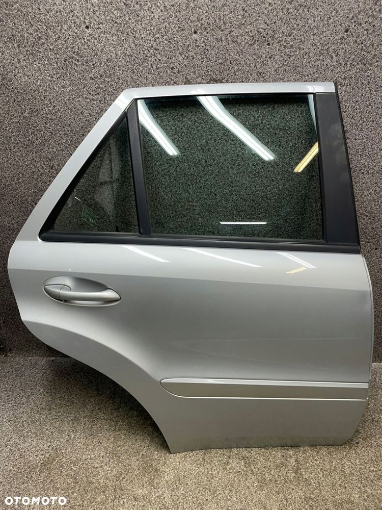 Drzwi prawy tyl tylne srebrne C775 775U Mercedes W164 ML ORG 100-120 umFe - 2