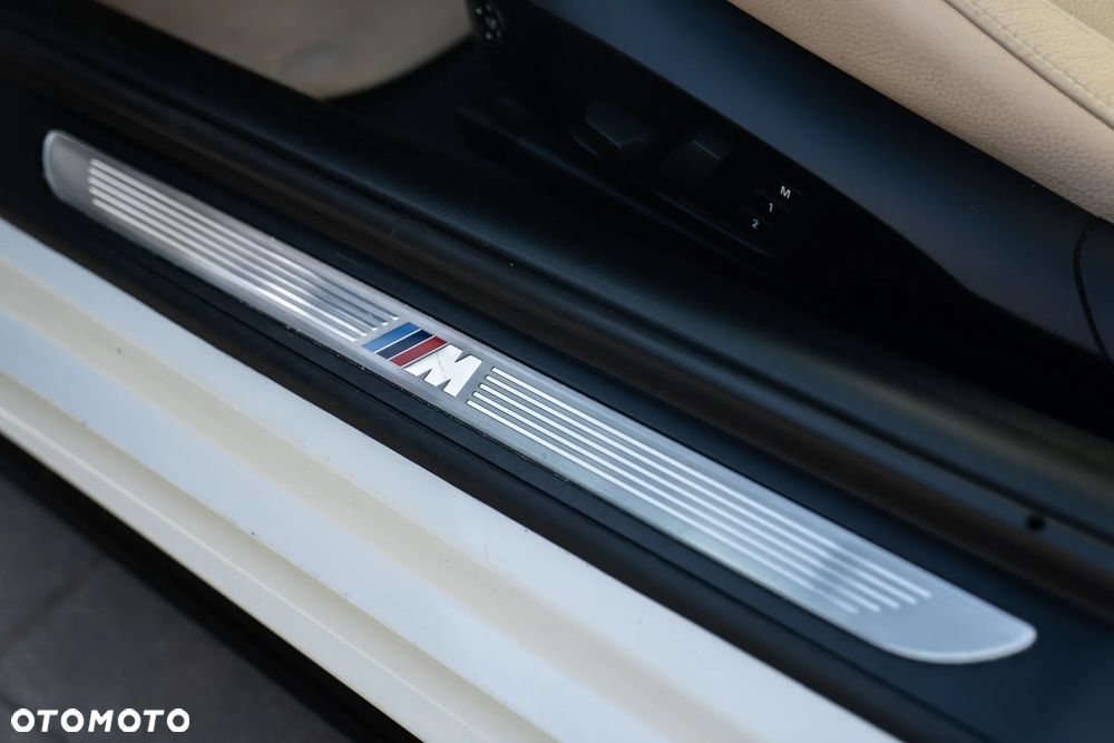 BMW Seria 3 335i - 25