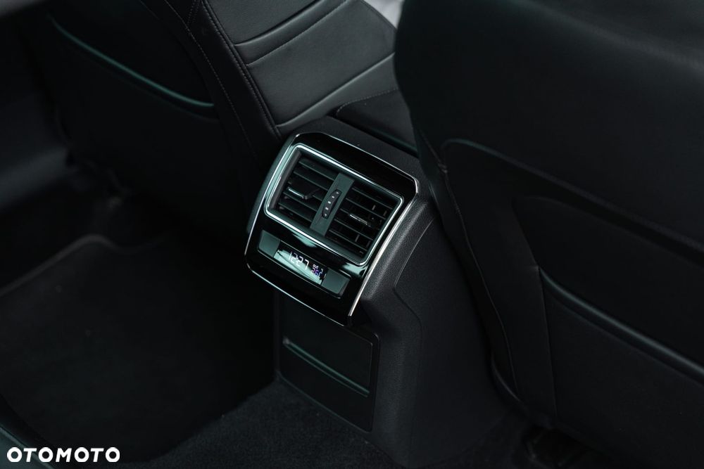 Skoda Superb 2.0 TDI L&K DSG - 30