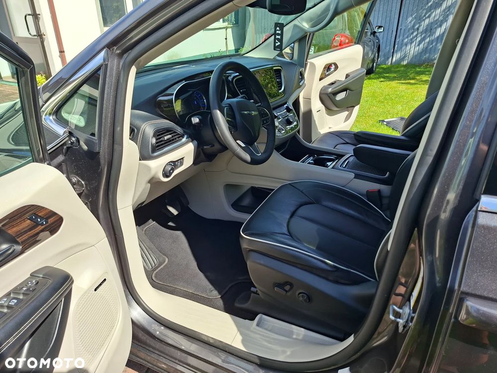 Chrysler Pacifica - 12