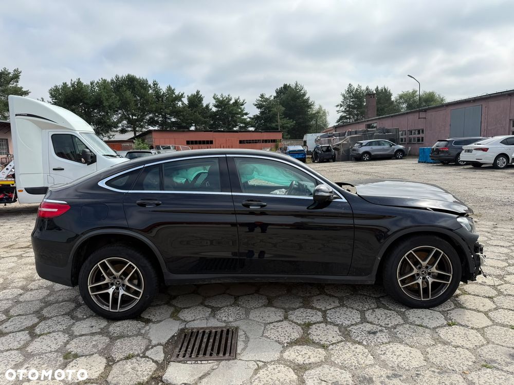 Mercedes-Benz GLC 250 4Matic 9G-TRONIC AMG Line - 2