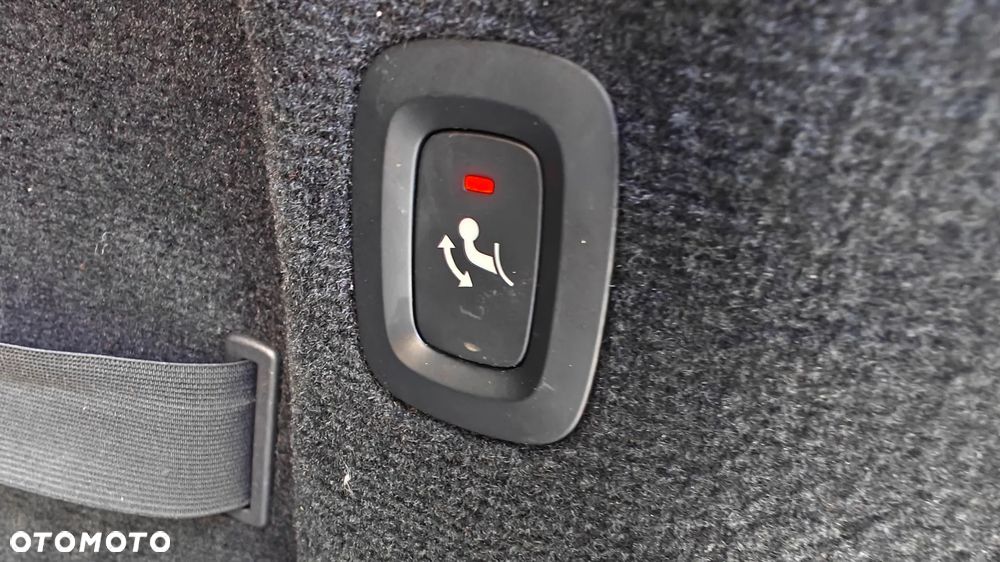 Volvo V90 D4 Momentum Pro - 33