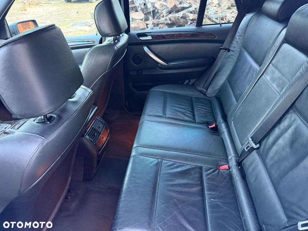 BMW X5 4.4i - 7