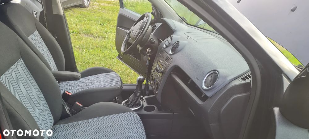 Ford Fusion - 2