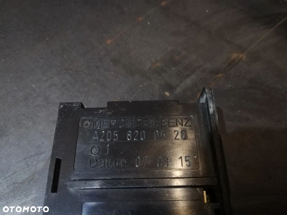 GNIAZDO USB MERCEDES-BENZ W205 A2058200526 - 2