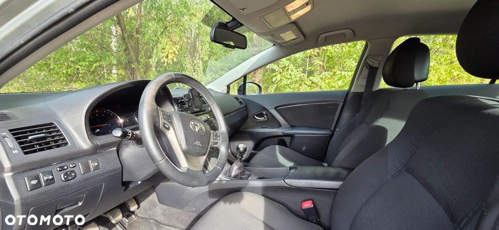 Toyota Avensis - 10