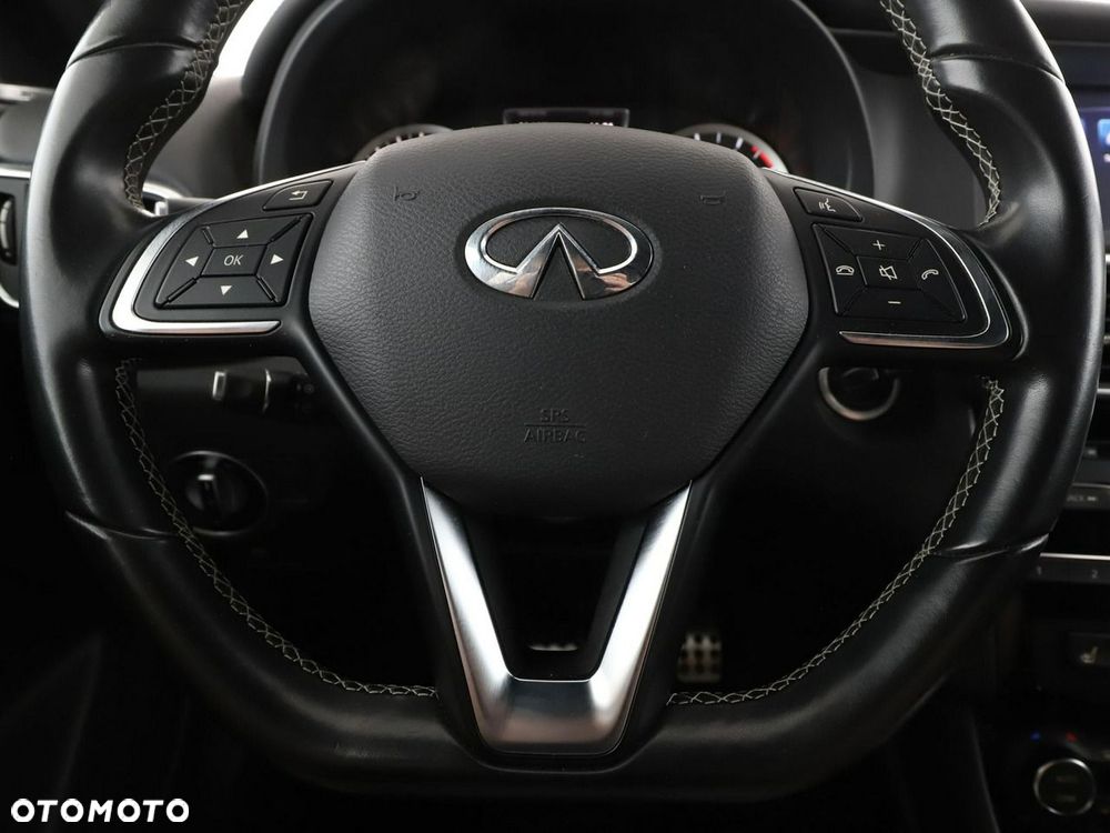 Infiniti Q30 2.0t DCT AWD Sport City Black - 22