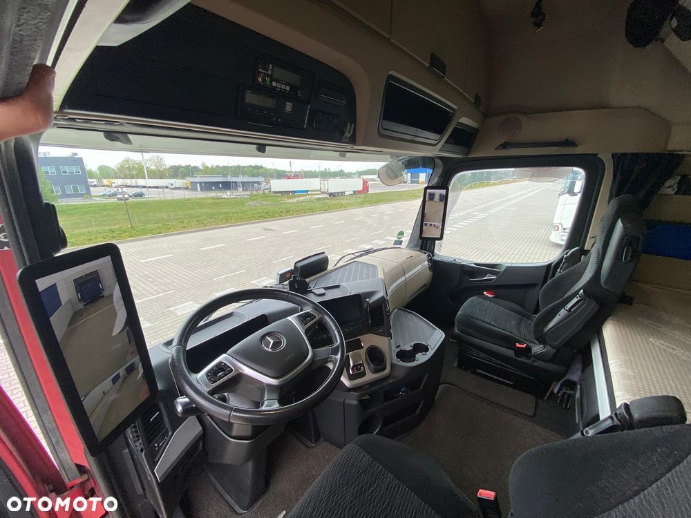 Mercedes-Benz Actros - 9