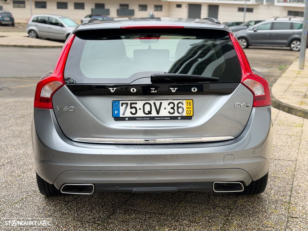 Volvo V60 2.4 D6 R-Design Mom.AWD Phev - 15