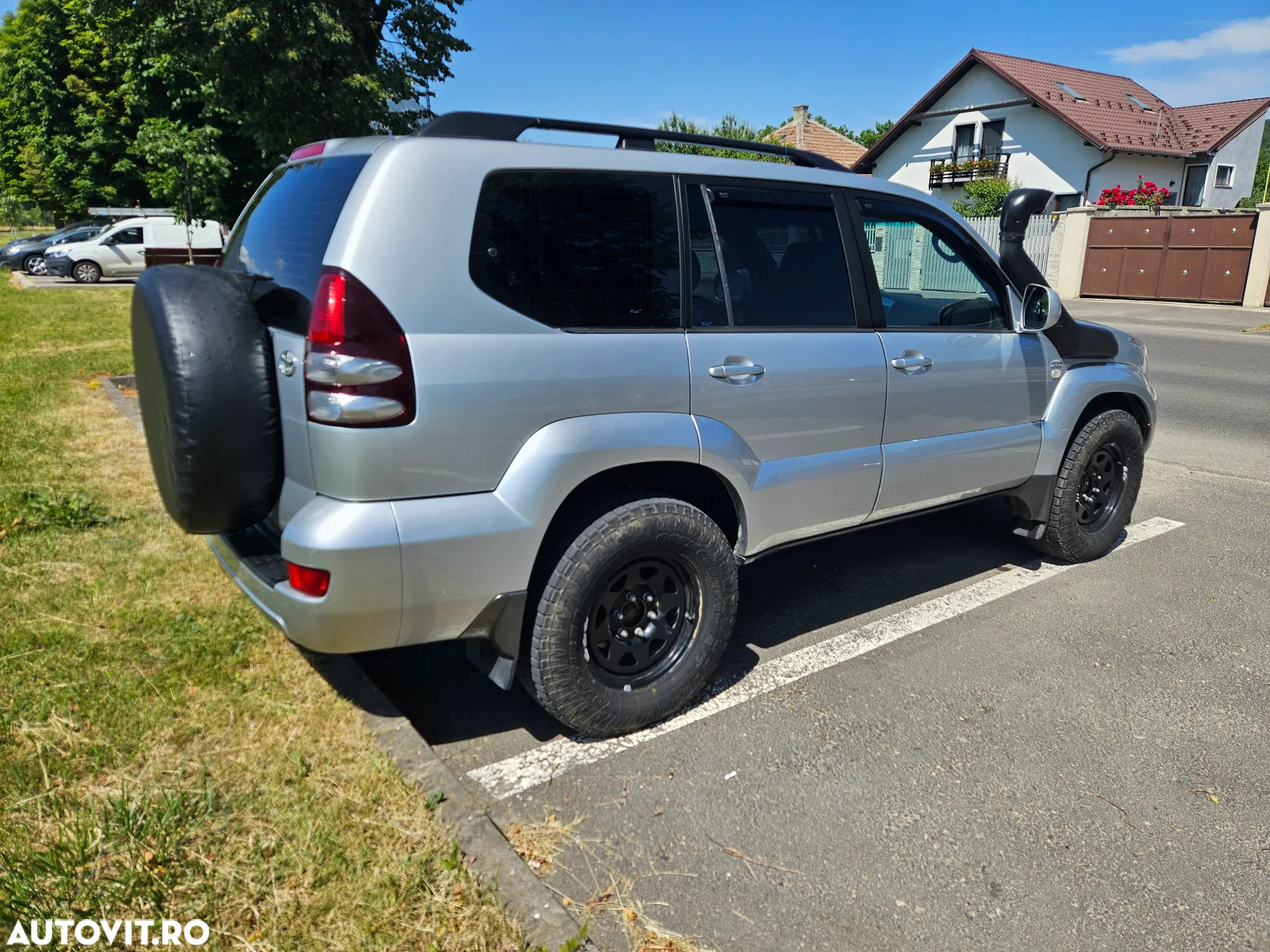 Toyota Land Cruiser - 2