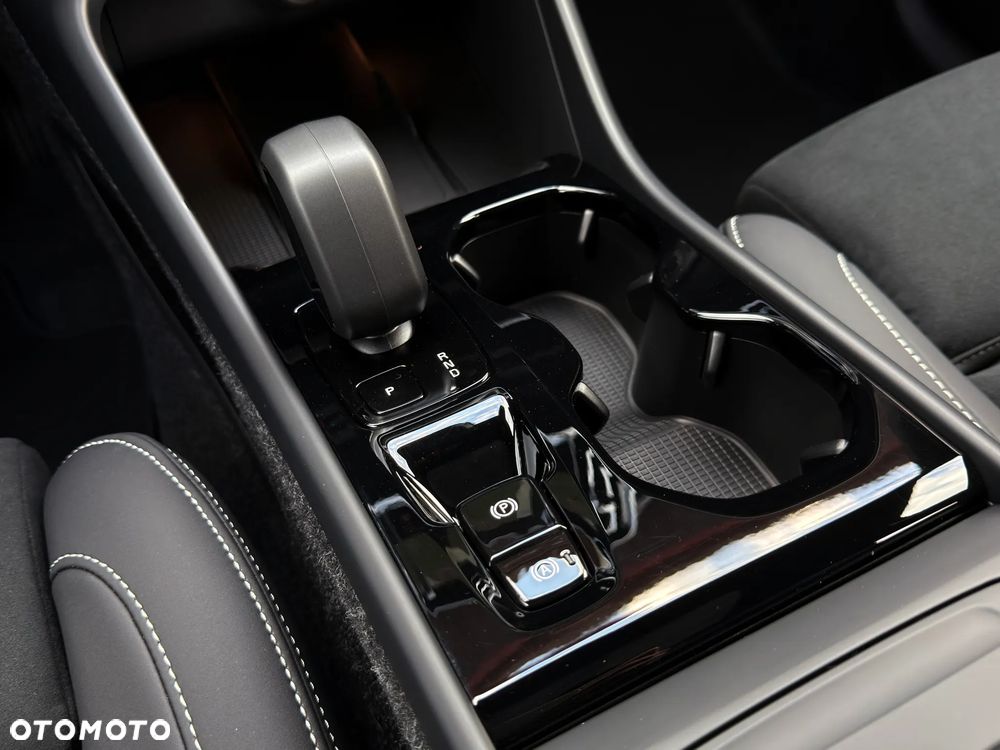 Volvo XC 40 B4 B AWD DKG Plus Dark - 12