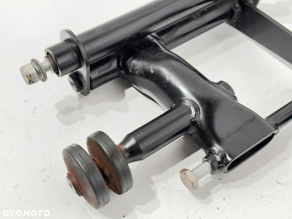 Wahacz mocowanie silnika Piaggio Medley 125 - 3