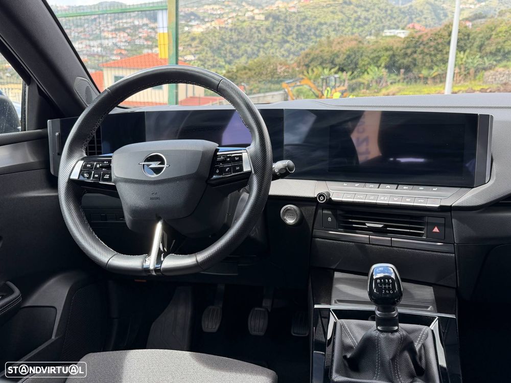 Opel Astra 1.2 T GS Line - 10