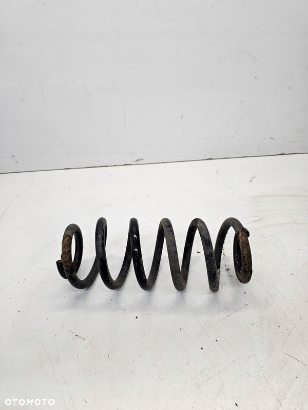 SPRĘŻYNA TYLNA LEWA LUB PRAWA AUDI A3 8V VOLKSWAGEN SEAT SKODA 5Q0511115KG - 1