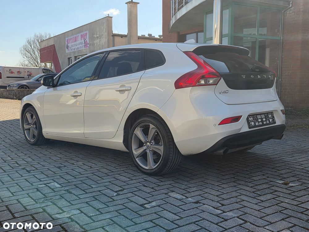 Volvo V40 T2 Momentum - 11