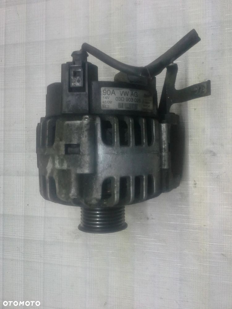 Volkswagen Polo V 1.2 alternator Valeo 90A 03D903025 - 1