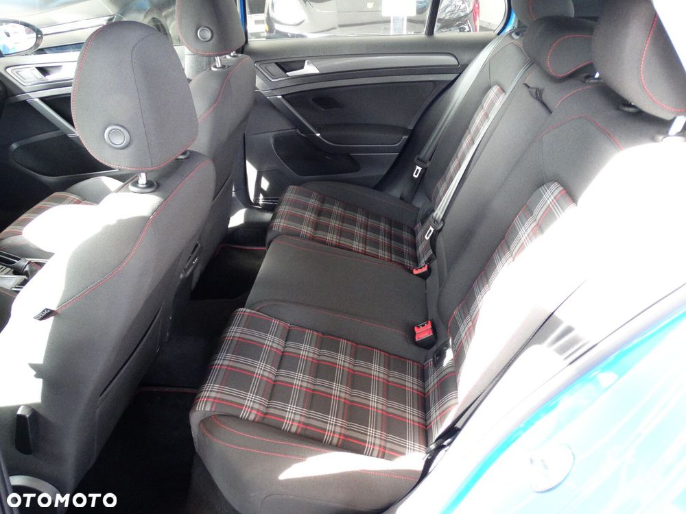 Volkswagen Golf - 29