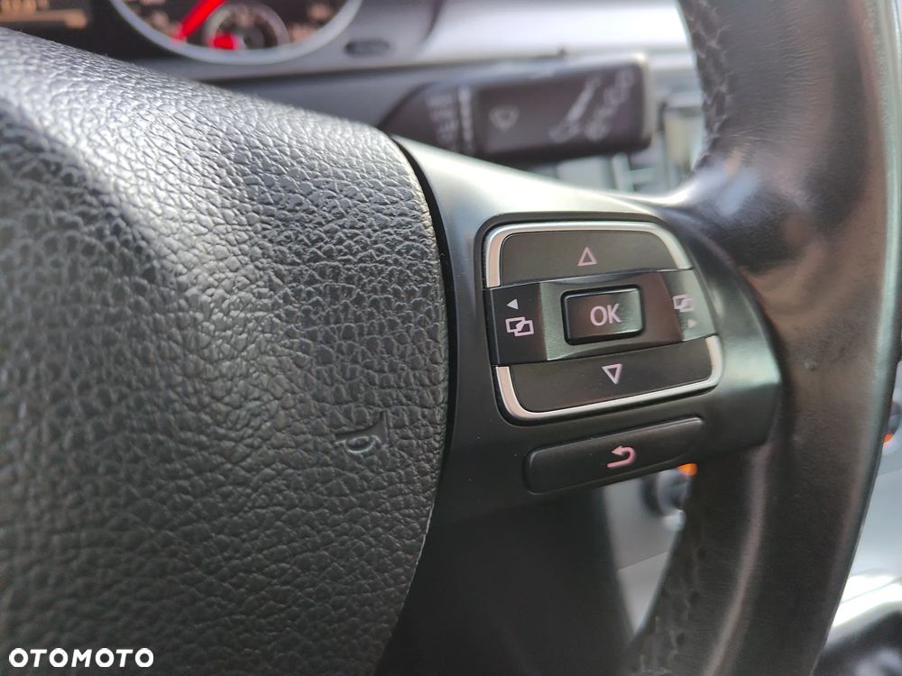 Volkswagen Passat - 21