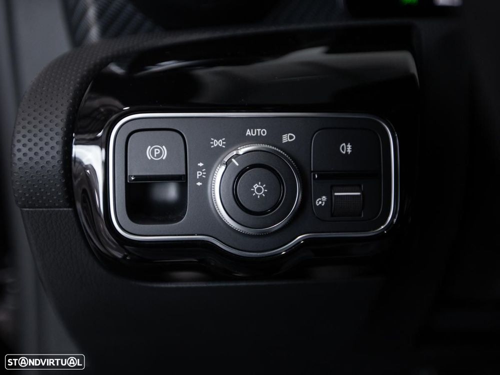 Mercedes-Benz CLA 180 Shooting Brake 7G-DCT - 15