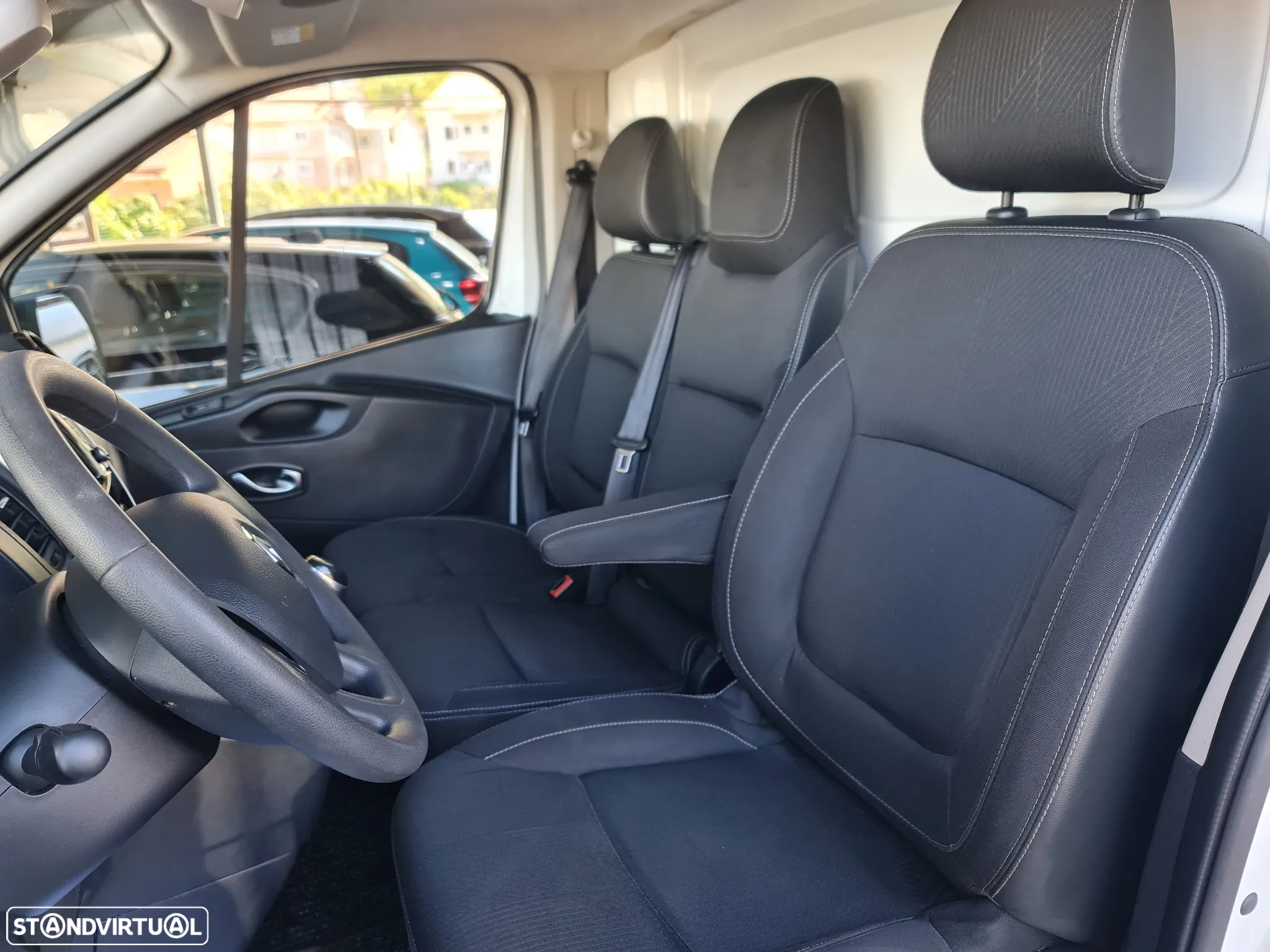 Renault TRAFIC 2.0 Dci 120CV * Câmera/ GPS/ AC/ IVA DEDUTÍVEL * - 36