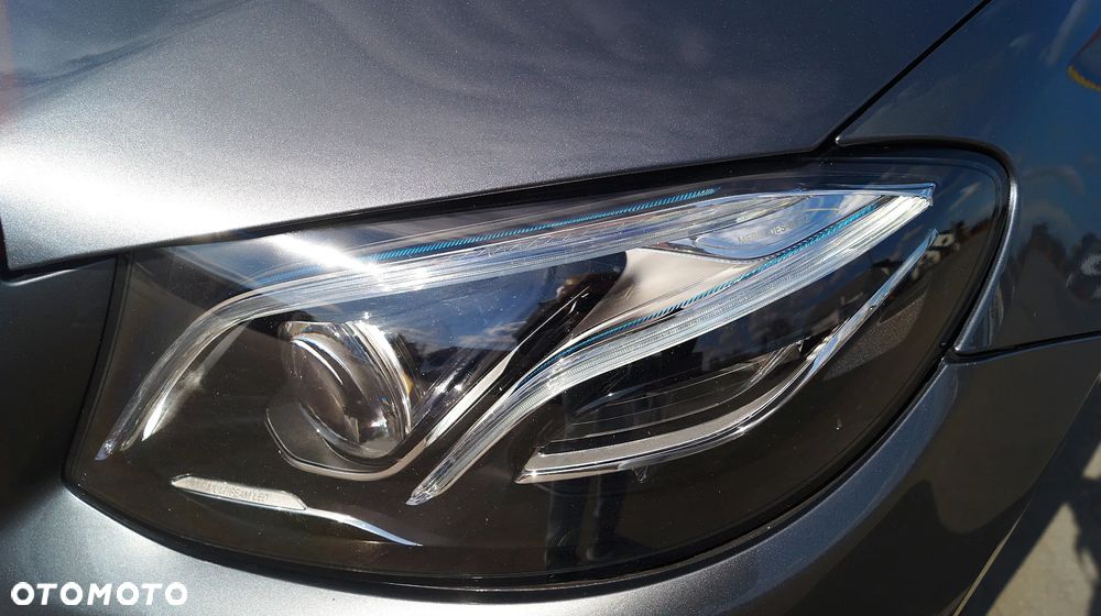 Mercedes-Benz Klasa E 400 4Matic 9G-TRONIC Exclusive - 14
