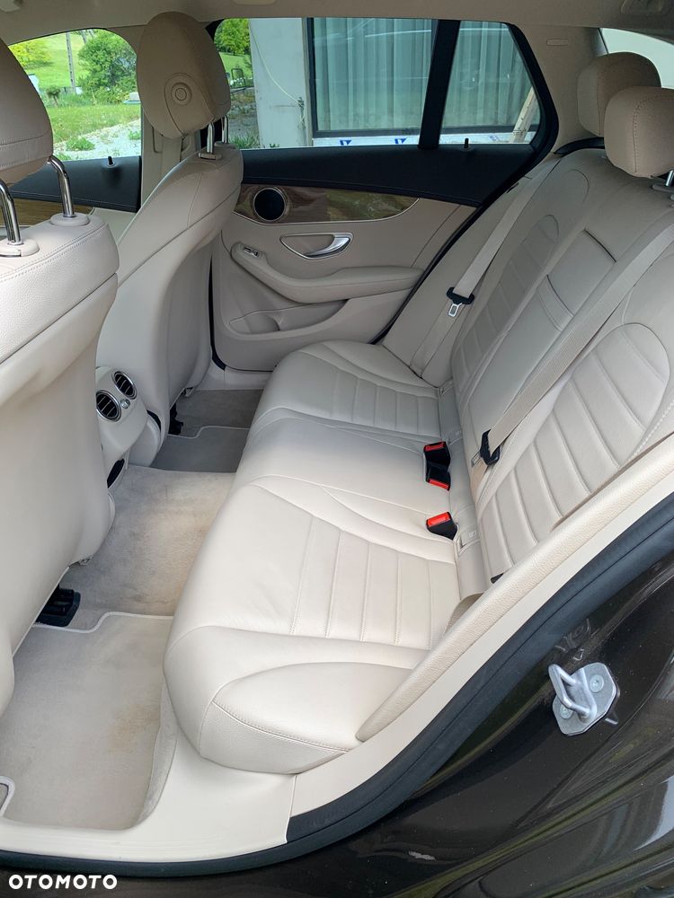 Mercedes-Benz Klasa C 250 7G-TRONIC - 24