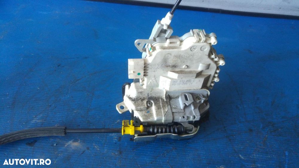 broasca incuietoare usa stanga spate audi a4 b8 8k0839015c - 1