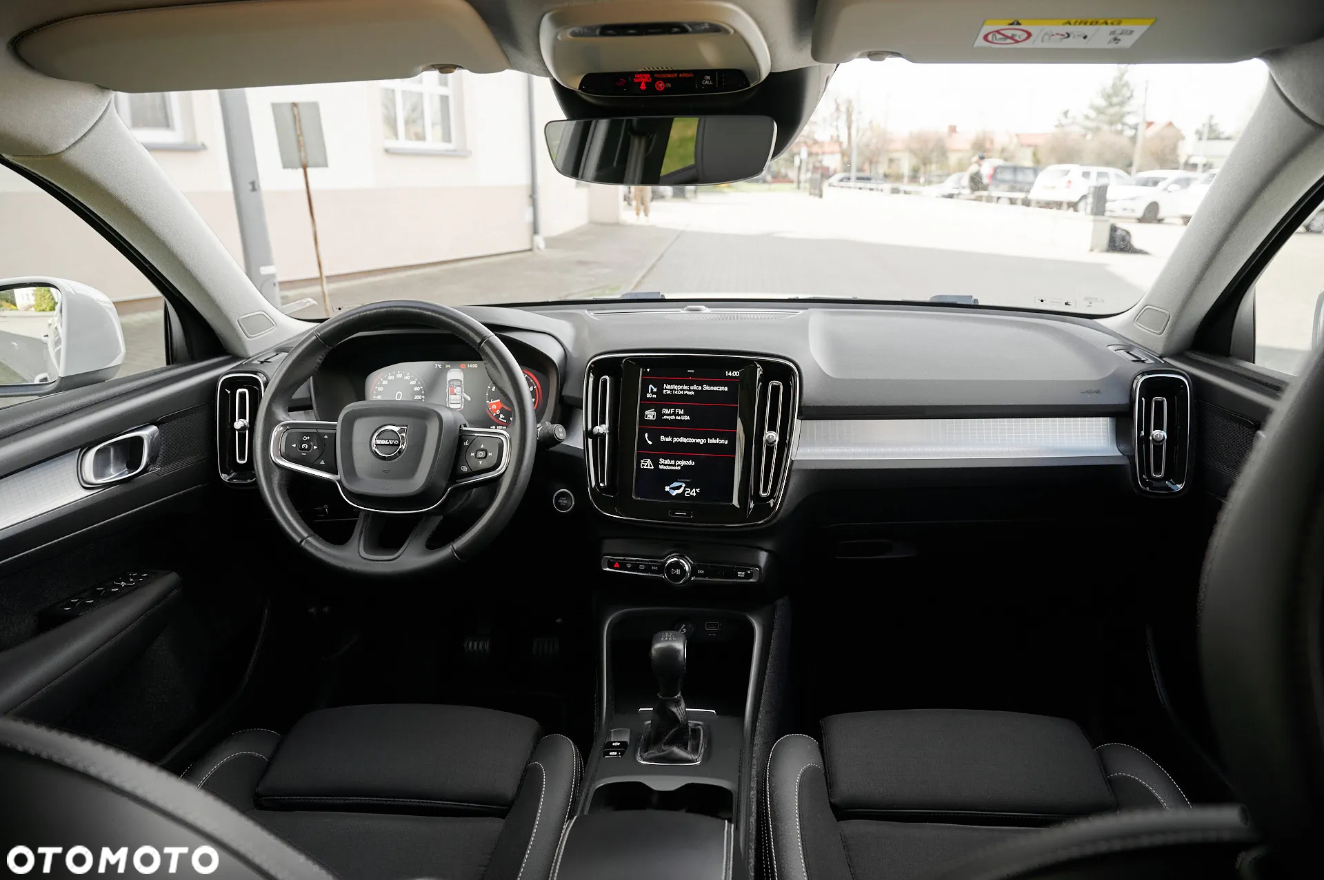 Volvo XC 40 T3 Momentum Pro - 32