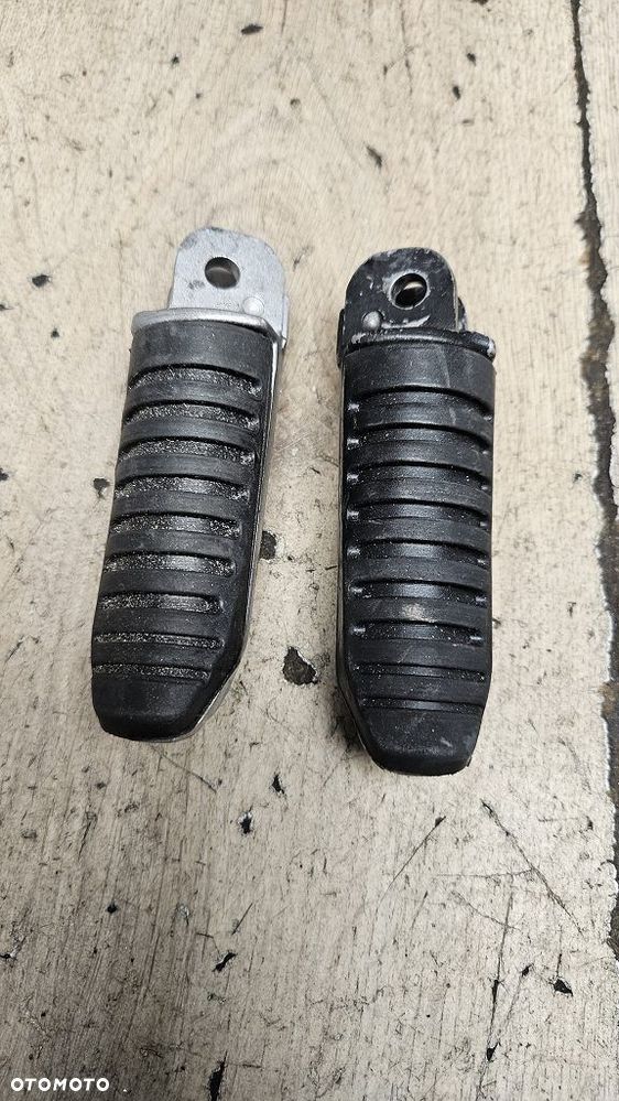 Podnóżek lewy prawy Suzuki GSX 1400 - 3