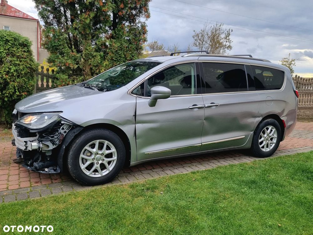 Chrysler Pacifica - 3