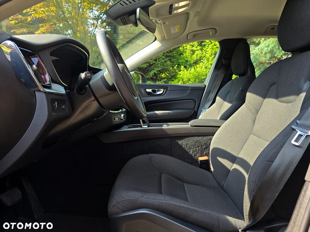 Volvo XC 60 B4 D Momentum Pro - 18