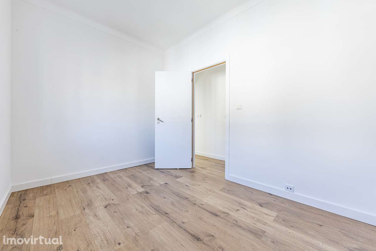 Fabuloso T3+1 na Parede - Praia das Avencas - Grande imagem: 4/37