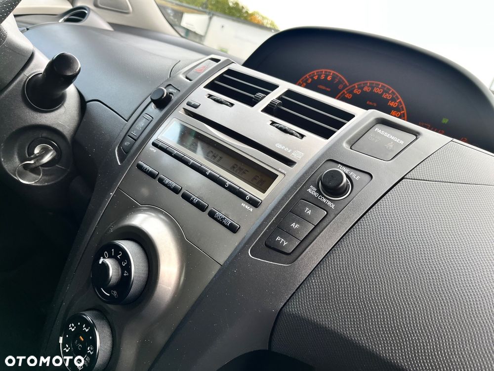 Toyota Yaris 1.33 VVT-i Executive - 18