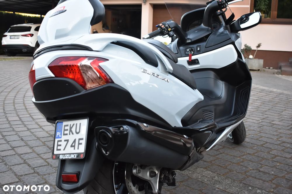 Suzuki Burgman - 7
