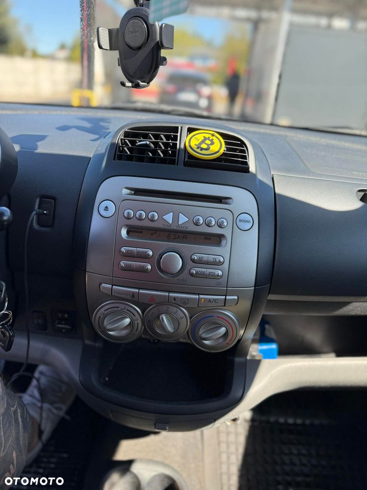 Daihatsu Sirion - 5