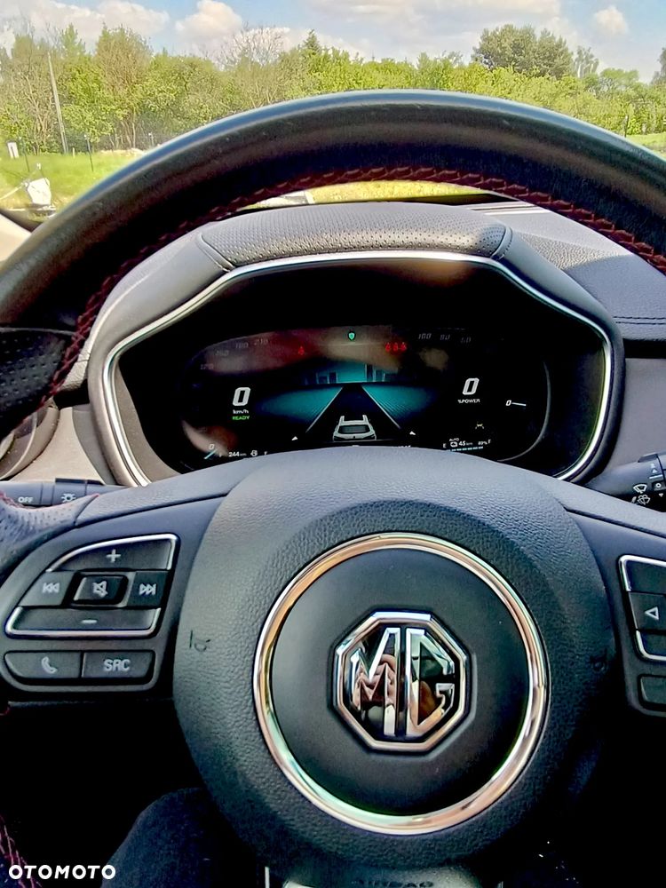 MG EHS Luxury - 18