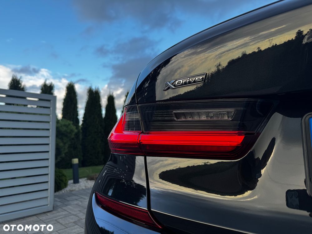 BMW Seria 3 330e xDrive M Sport sport - 9