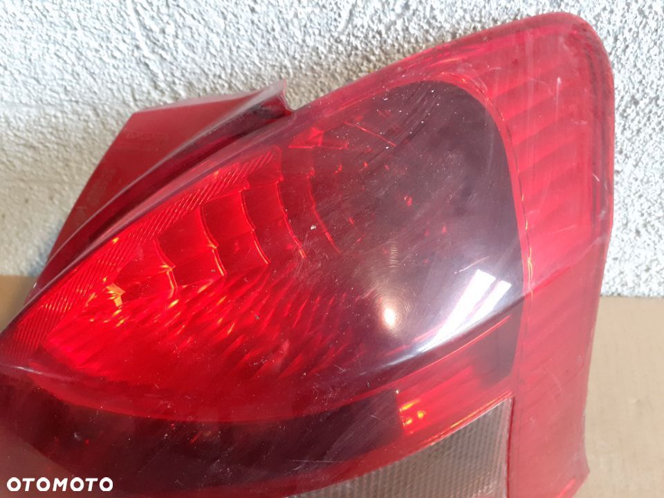 TOYOTA YARIS II 2 LAMPA TYŁ PRAWA - 3