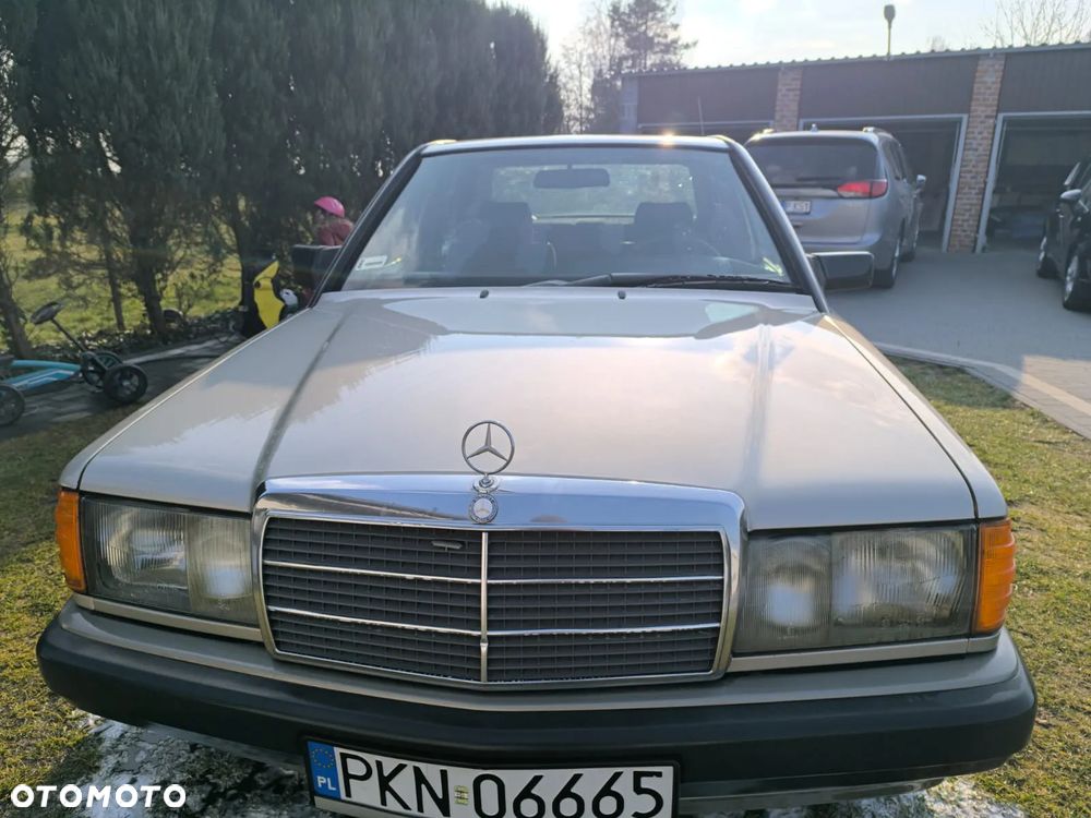 Mercedes-Benz W201 (190) - 1