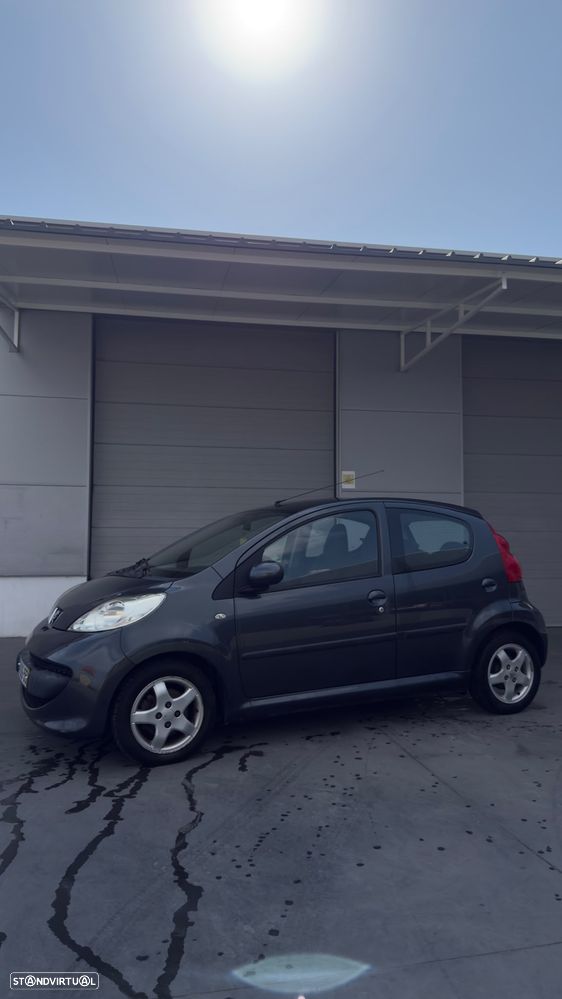 Peugeot 107 1.0 Trendy - 2