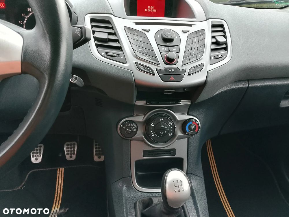 Ford Fiesta - 10