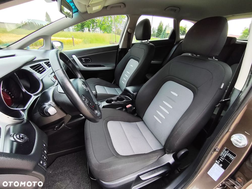 Kia Ceed 1.6 CRDi 128 Fifa World Cup Edition - 24