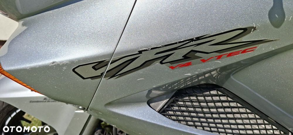 Honda VFR - 12