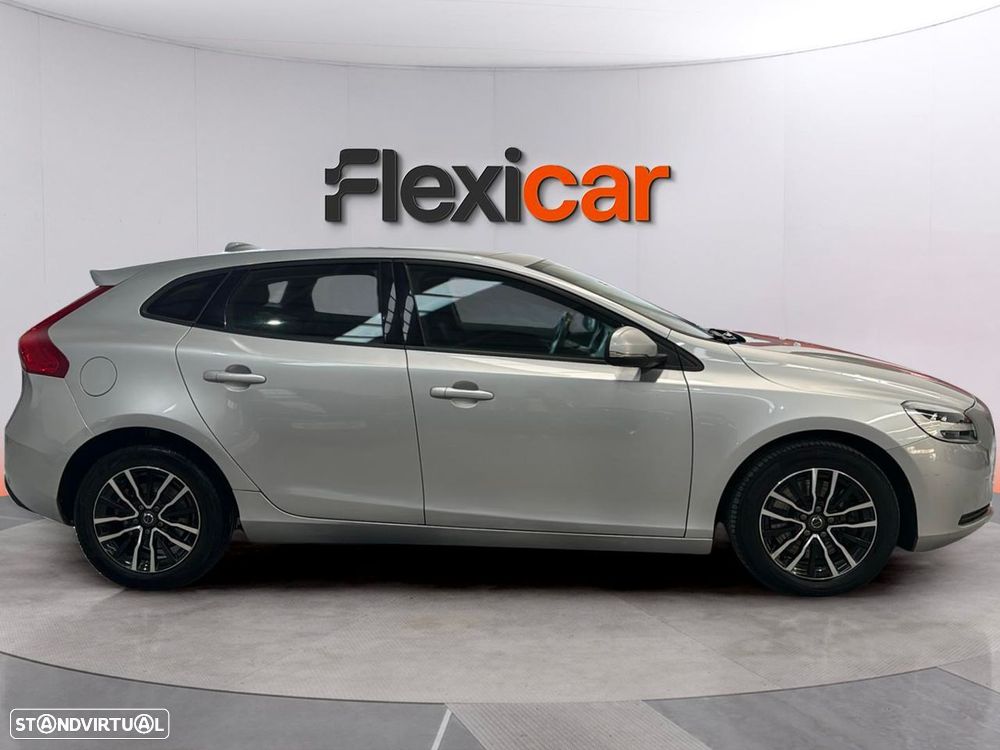 Volvo V40 2.0 D3 Momentum - 5