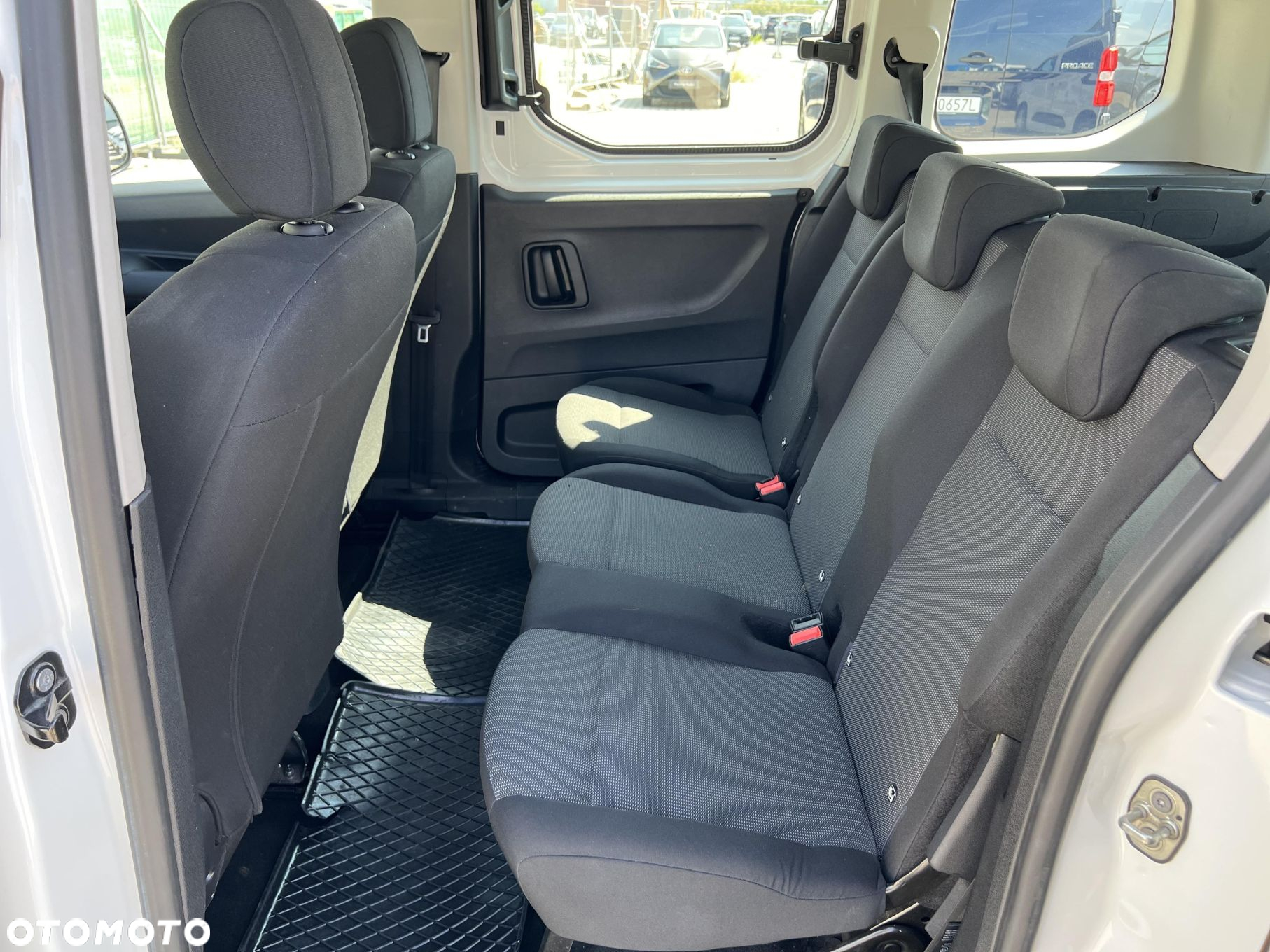 Toyota Proace City Verso 1.2 D-4T Combi - 16