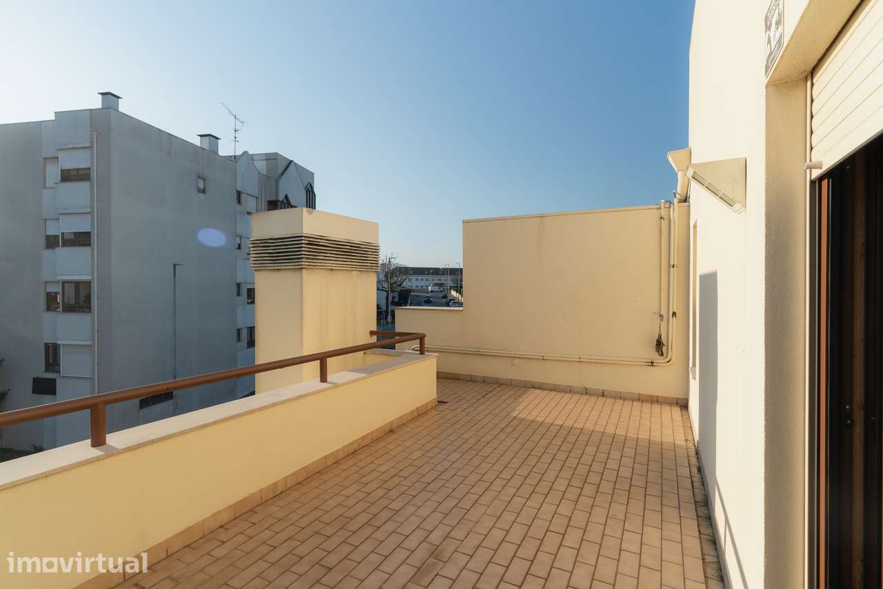 Moradia T6, RENOVADA, junto ao Centro da Cidade - Grande imagem: 4/34