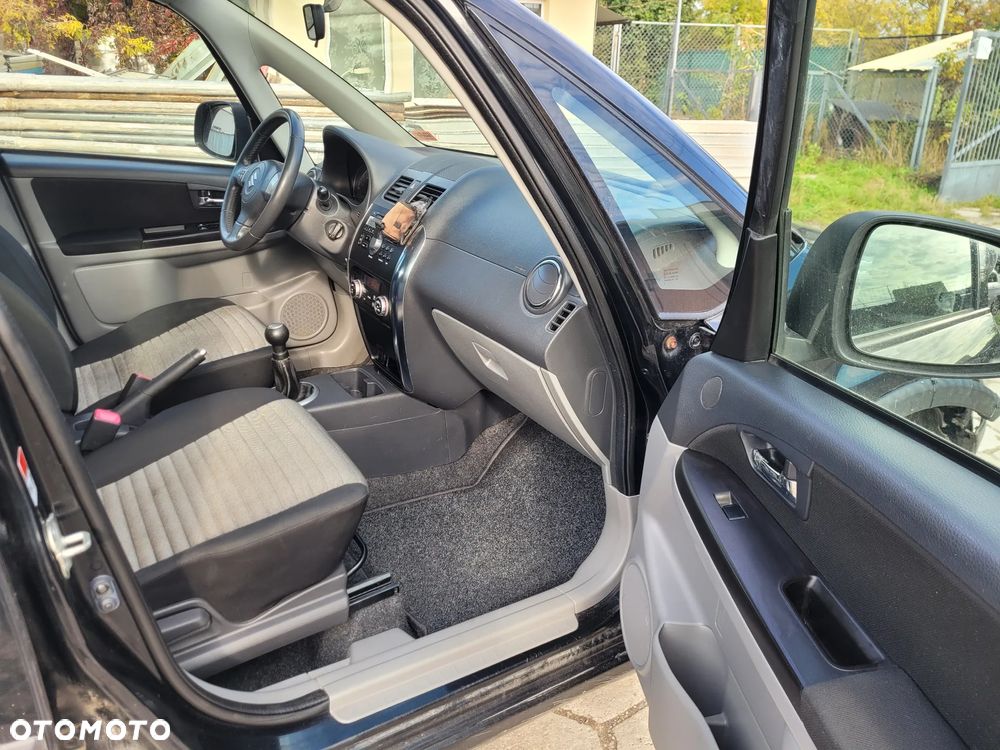 Suzuki SX4 1.6 Comfort Plus - 12