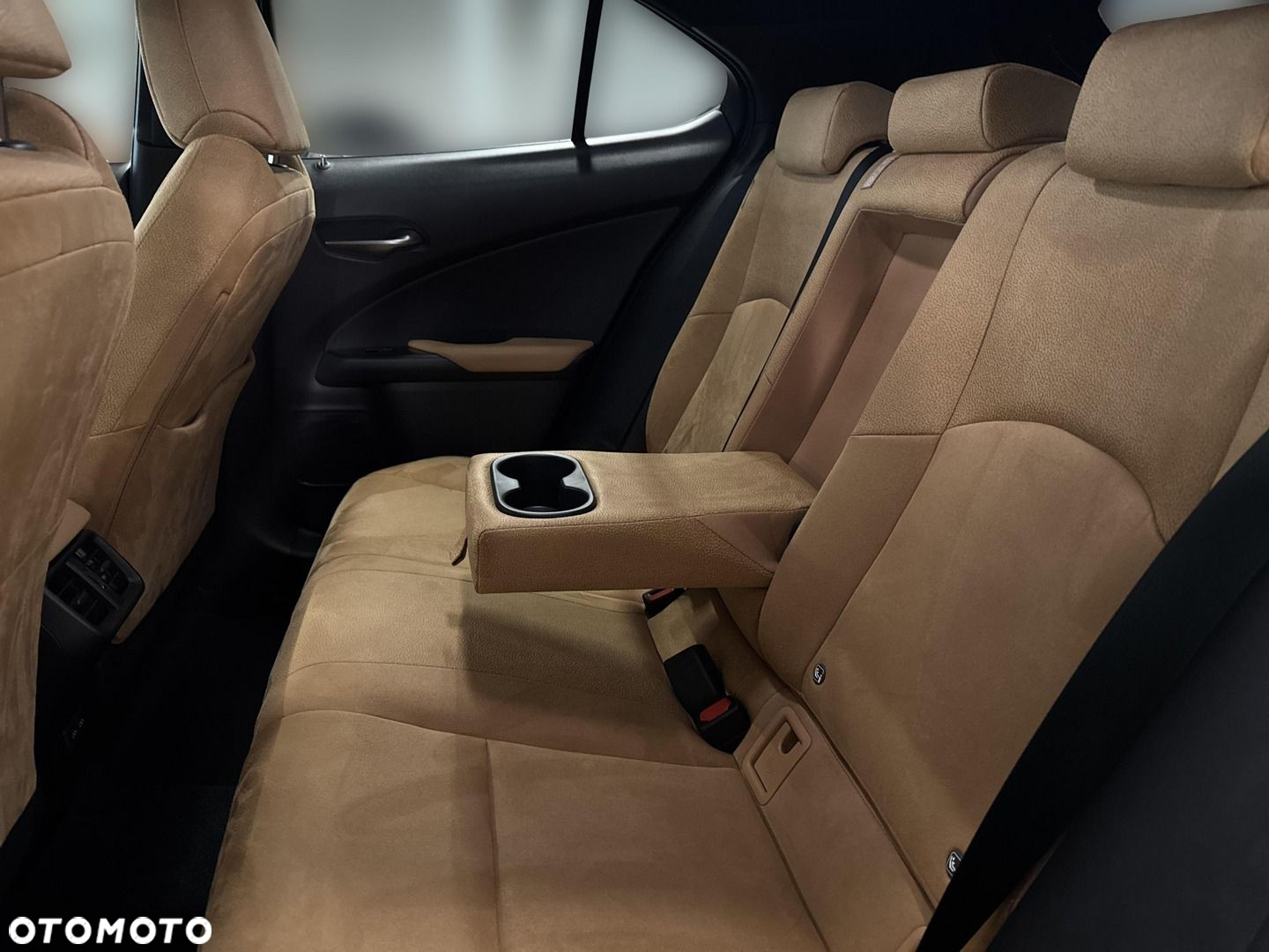 Lexus UX - 12