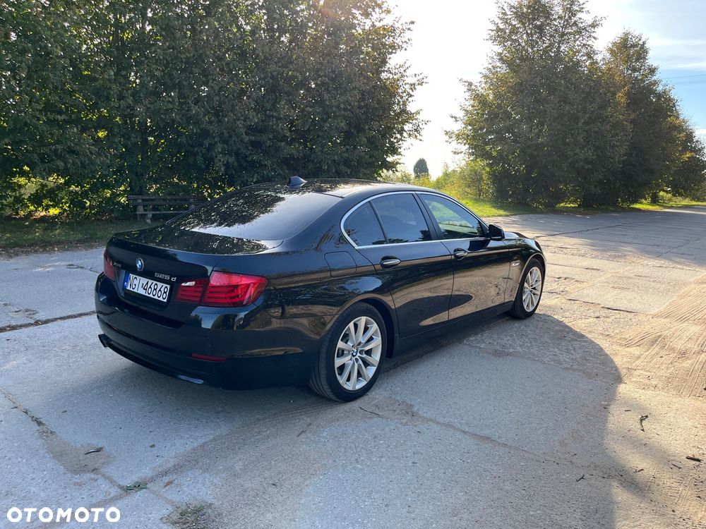 BMW Seria 5 525d xDrive - 12
